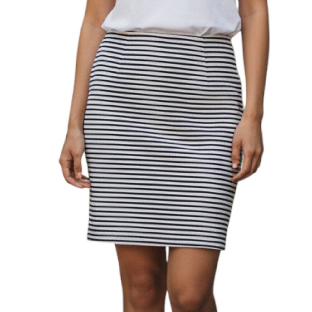 CYNTHIA ROWLEY Black & White Striped Pencil Pull On Skirt - Size Medium